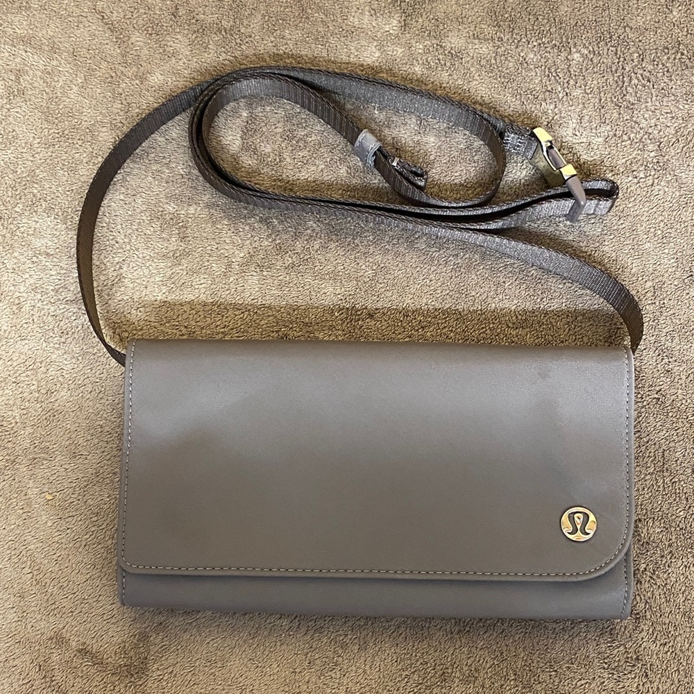 Lululemon wallet clutch cross body